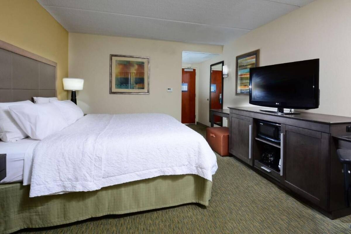 Premium bedding, pillow-top beds, in-room safe, desk