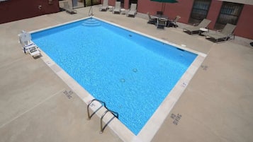 Sæsonbestemt udendørs pool, liggestole