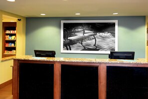 Reception - Hampton Inn Raleigh / Town Of Wake Forest (Wake Forest)