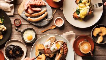 Desayuno a la carta todos los días (con cargo)