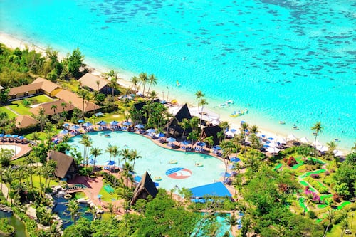 7 outdoor pools, pool umbrellas, sun loungers