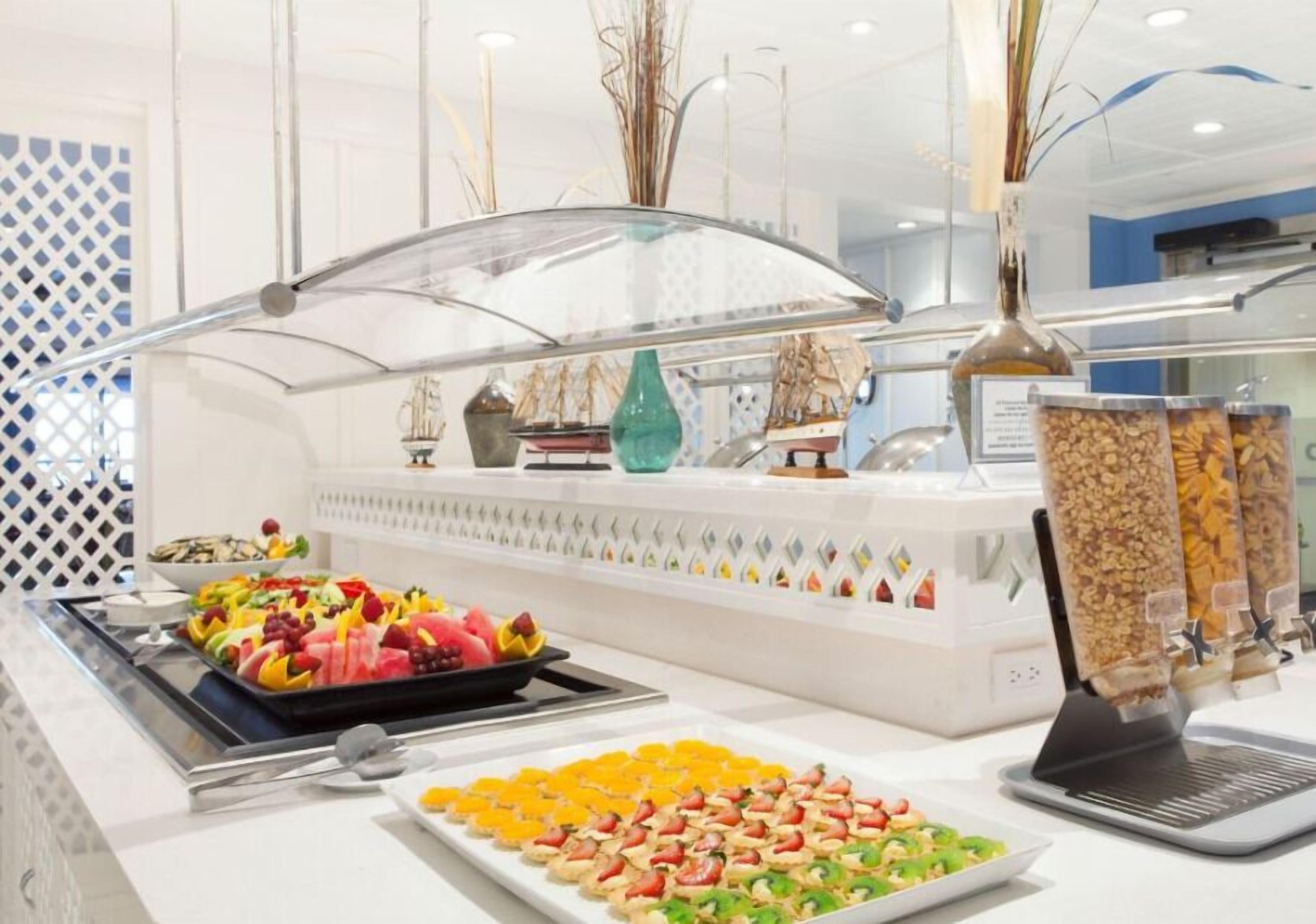 daily cooked-to-order breakfast (usd 27 per person)