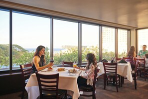 6 restaurants, lunch served - Pacific Islands Club Guam (Tamuning)