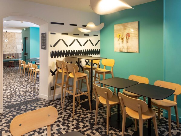 Café da manhã com buffet grátis todos os dias