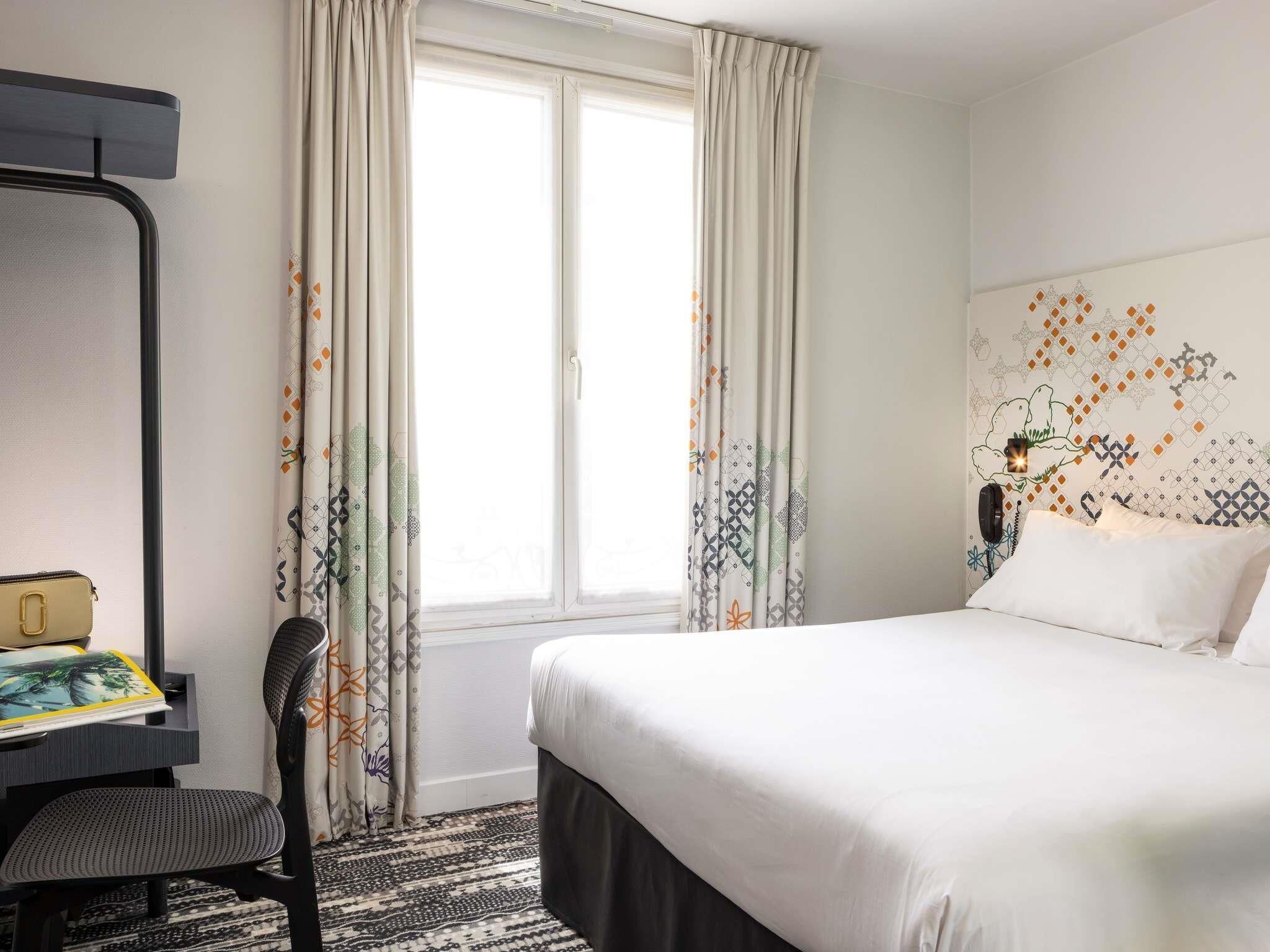 Standaard kamer, 1 tweepersoonsbed | Een kluis op de kamer, individueel gemeubileerd, een bureau