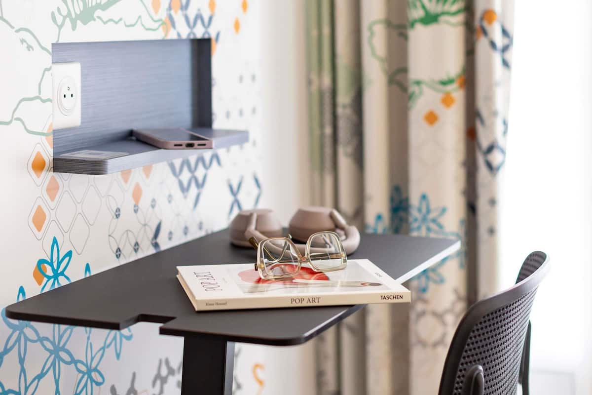 Coffres-forts dans les chambres, ameublement personnalisé, bureau