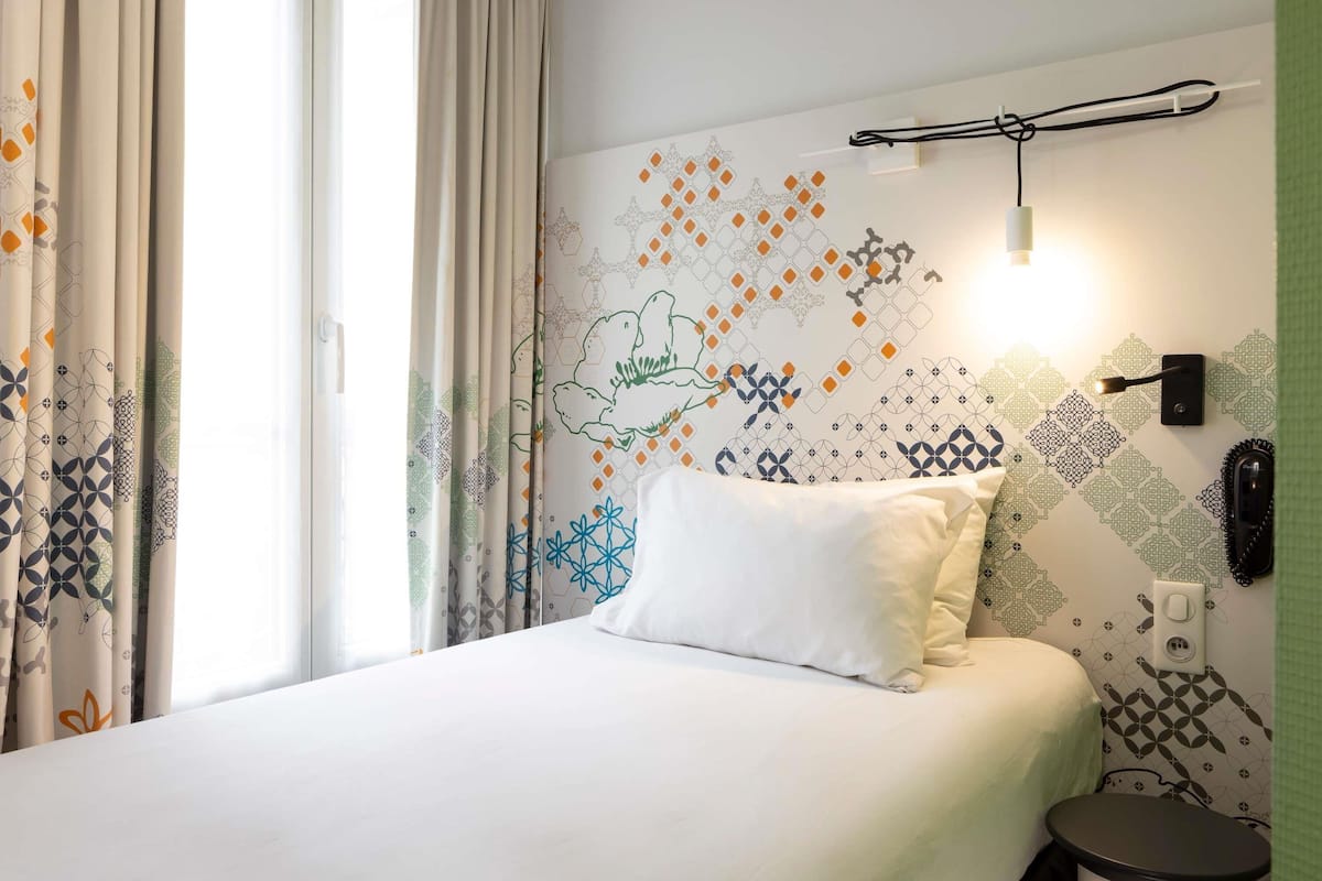 Quarto standard, 1 cama de solteiro | Cofres nos quartos, individualmente mobiliados, escrivaninha