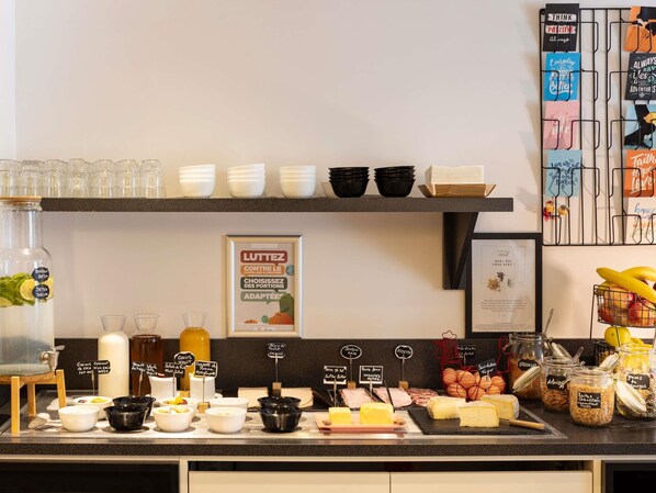 Free daily buffet breakfast - ibis Styles Paris Gare Saint Lazare (Paris)