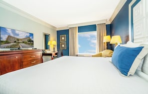 Room, 1 King Bed | Premium bedding, pillow-top beds, in-room safe, desk
