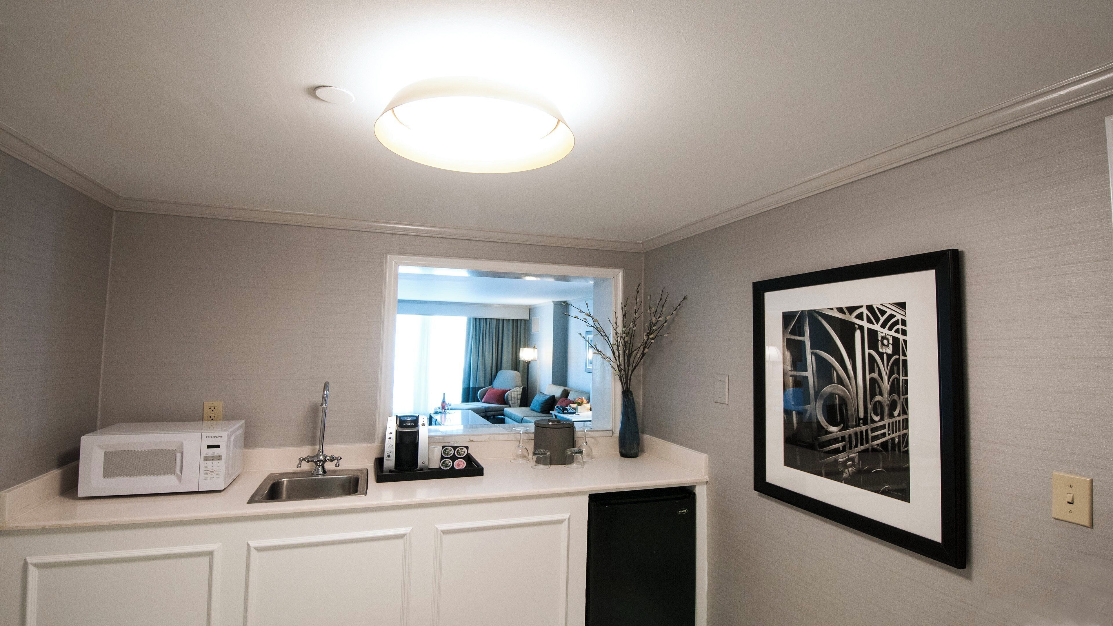 Suite, 1 Bedroom, Balcony (Plaza View) | Premium bedding, down comforters, in-room safe, desk