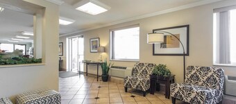 Econo Lodge Inn & Suites Joplin