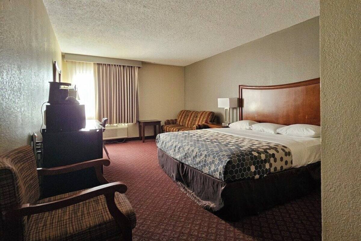 Desk, blackout curtains, iron/ironing board, free WiFi