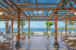 2 restaurants; breakfast, lunch, dinner, and brunch served - The Laguna, a Luxury Collection Resort & Spa, Nusa Dua, Bali (Nusa Dua)