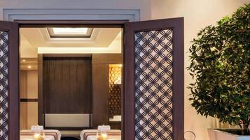 Couples treatment room(s), sauna, steam room, body treatments