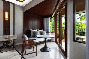 2 บาร์/เลานจ์, บาร์ริมสระว่ายน้ำ, บาร์ริมหาด