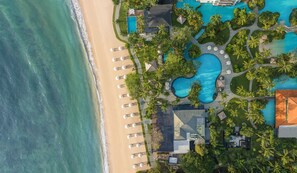 On the beach, white sand, beach cabanas, sun loungers - The Laguna, a Luxury Collection Resort & Spa, Nusa Dua, Bali (Nusa Dua)