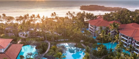 7 piscines extérieures, tentes de plage, parasols de plage