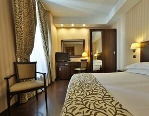 Superior Double Room | In-room safe, desk, soundproofing, iron/ironing board