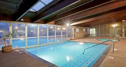 Holiday Inn and Suites Overland Park West by IHG