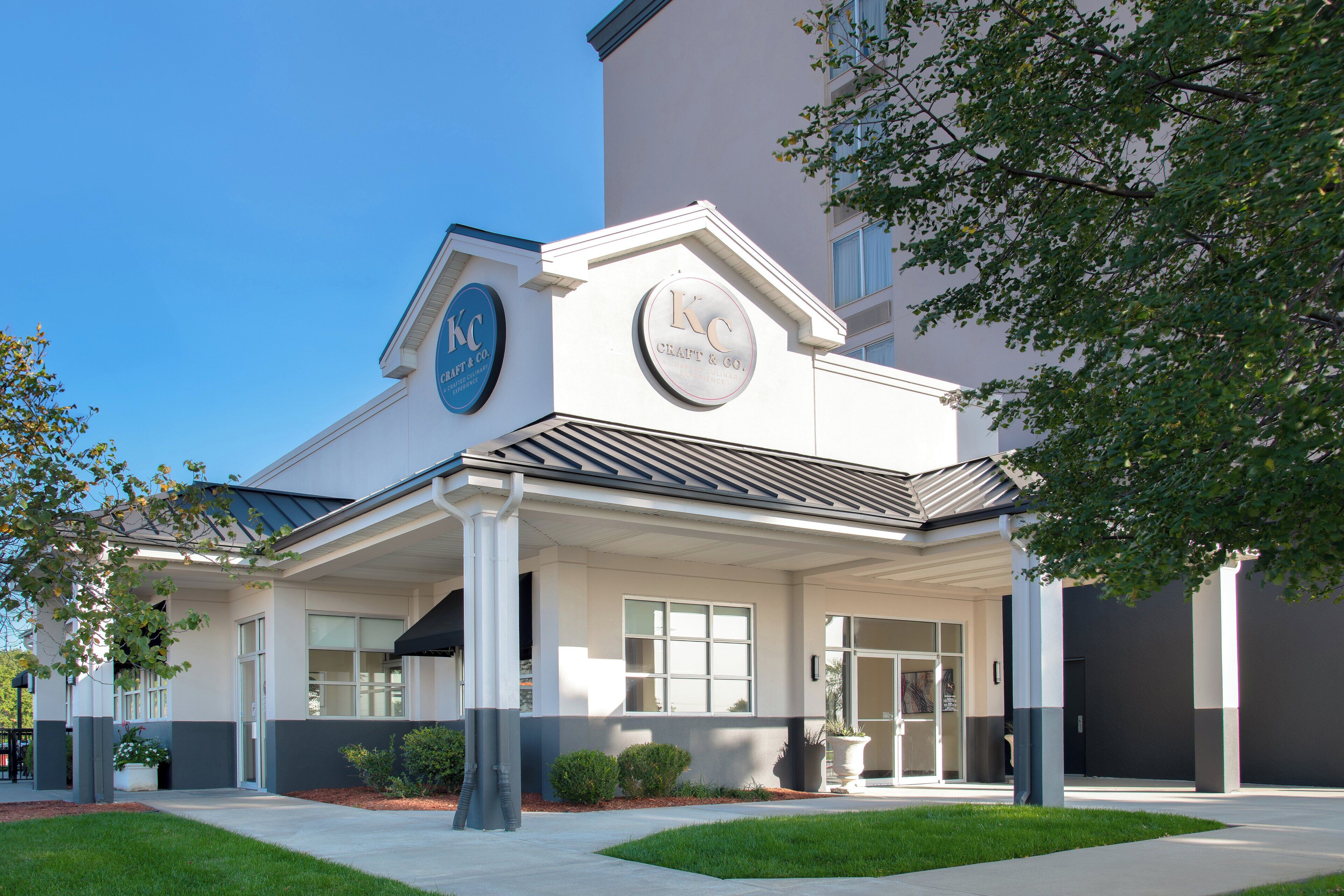 Breakfast and dinner served