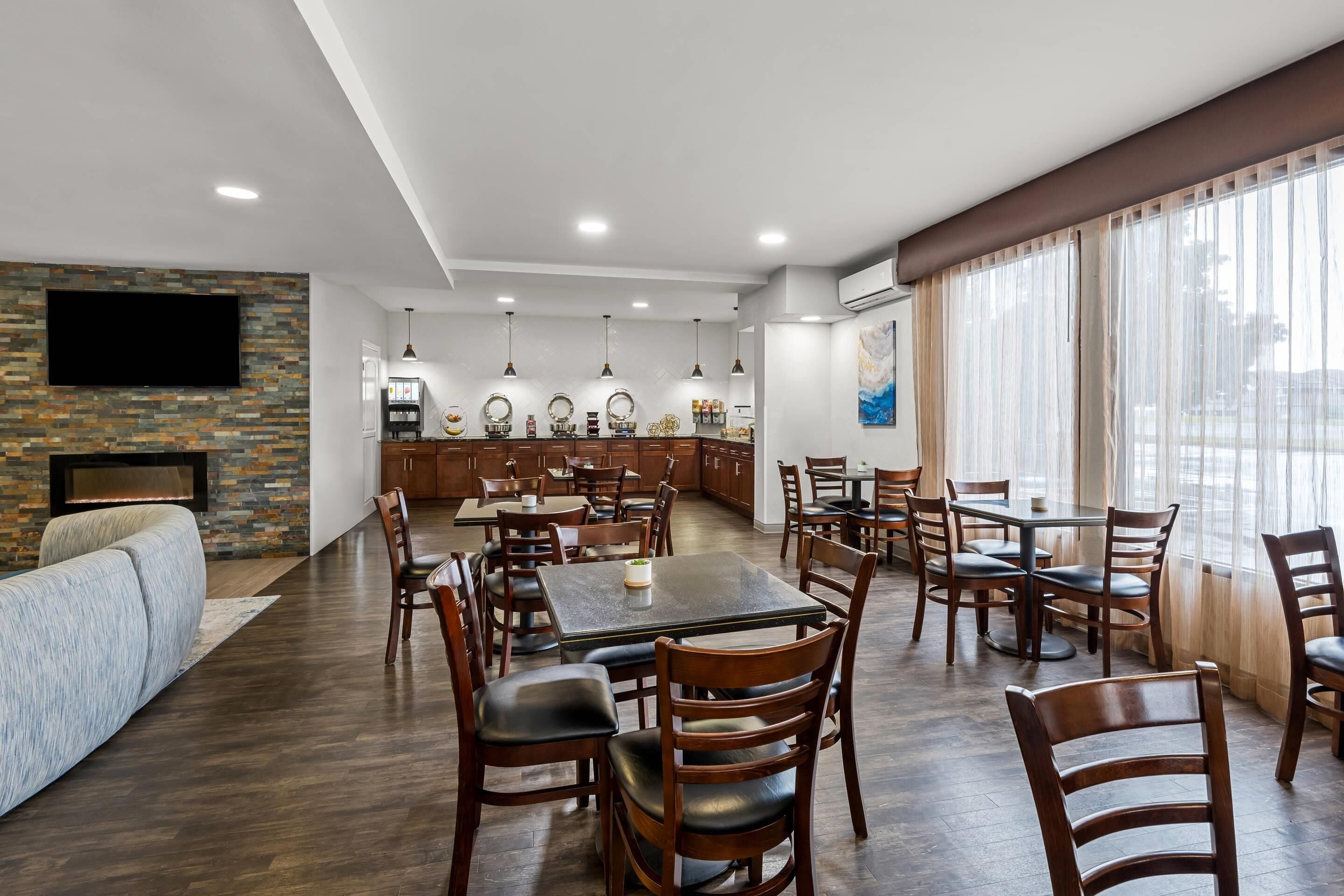 Free daily continental breakfast