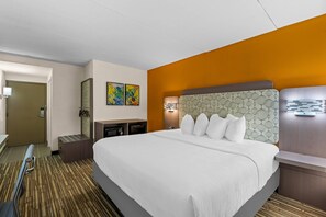 Hypo-allergenic bedding, pillowtop beds, individually decorated - Hotel Concord Syracuse, an Ascend Collection Hotel (East Syracuse)
