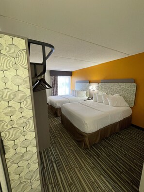 Standard Room, 2 Queen Beds, Non Smoking | Hypo-allergenic bedding, pillowtop beds, individually decorated - Hotel Concord Syracuse, an Ascend Collection Hotel (East Syracuse)