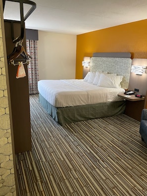 Standard Room, 1 King Bed, Non Smoking | Hypo-allergenic bedding, pillowtop beds, individually decorated