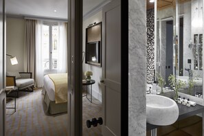 Deluxe Room | 1 bedroom, premium bedding, minibar, in-room safe