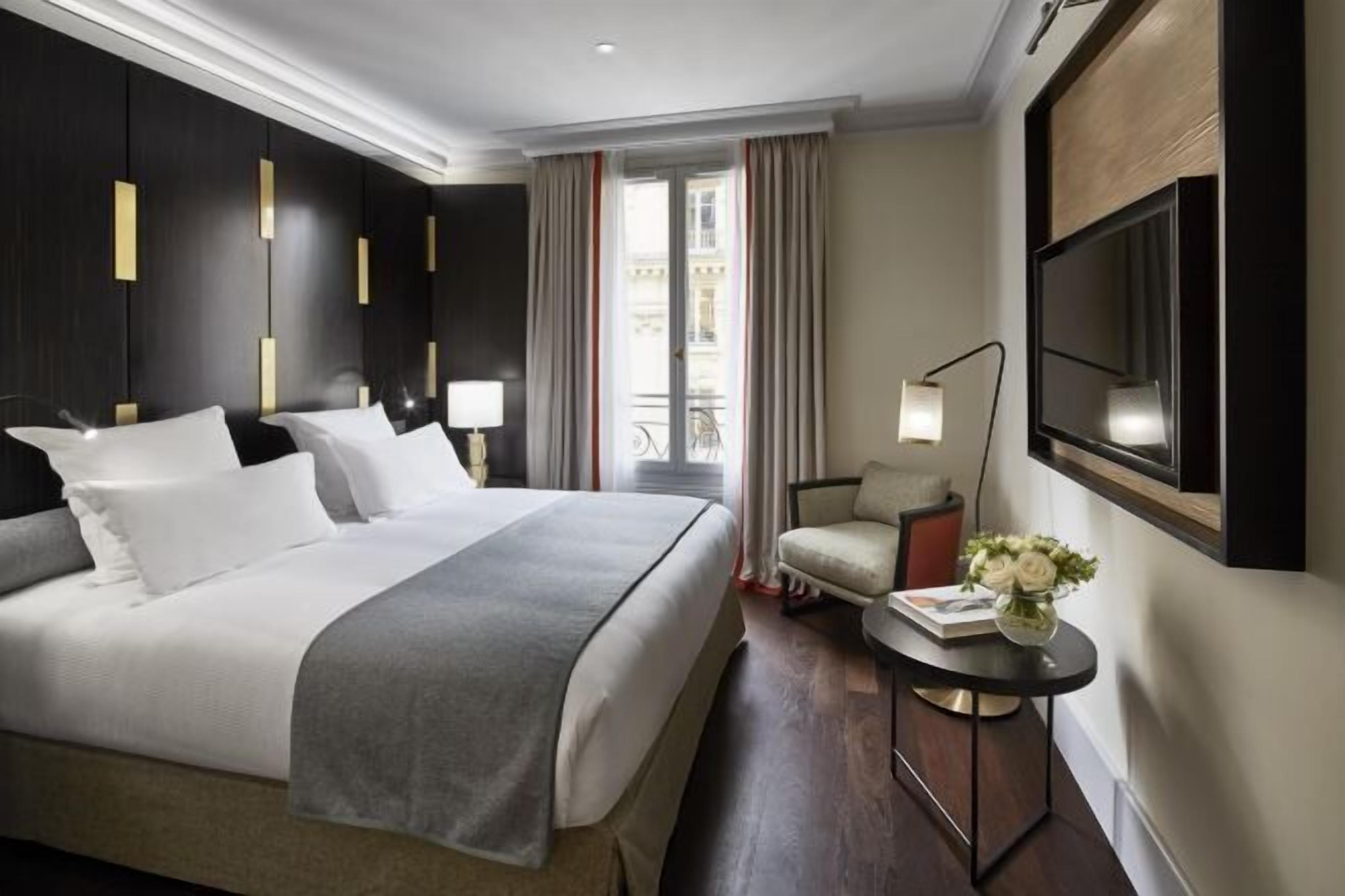 Luxe beddengoed, een minibar, een kluis op de kamer, een bureau