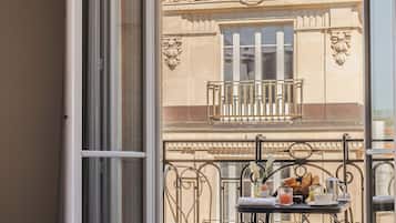 Premium bedding, minibar, in-room safe, desk