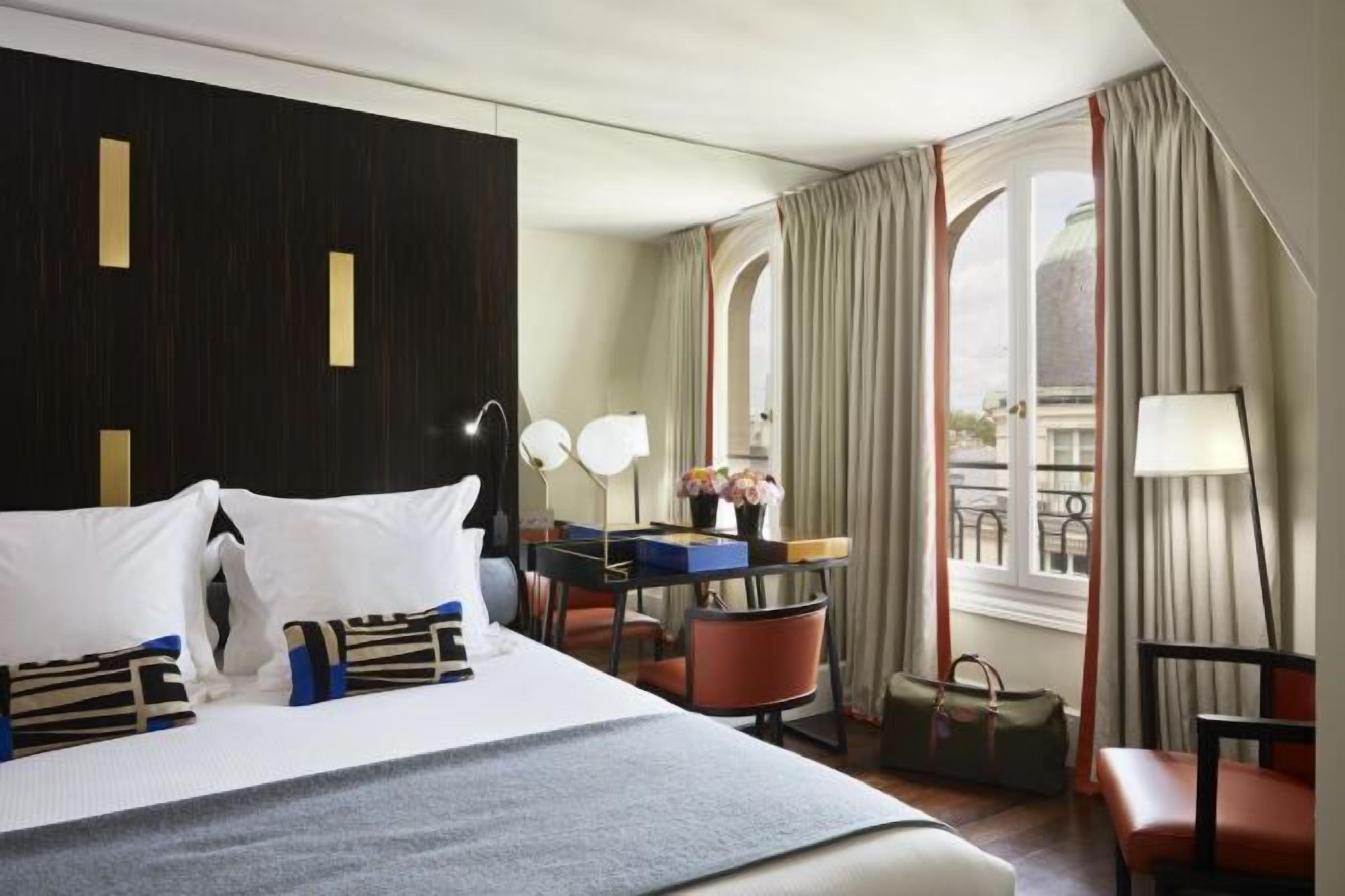 Luxe beddengoed, een minibar, een kluis op de kamer, een bureau