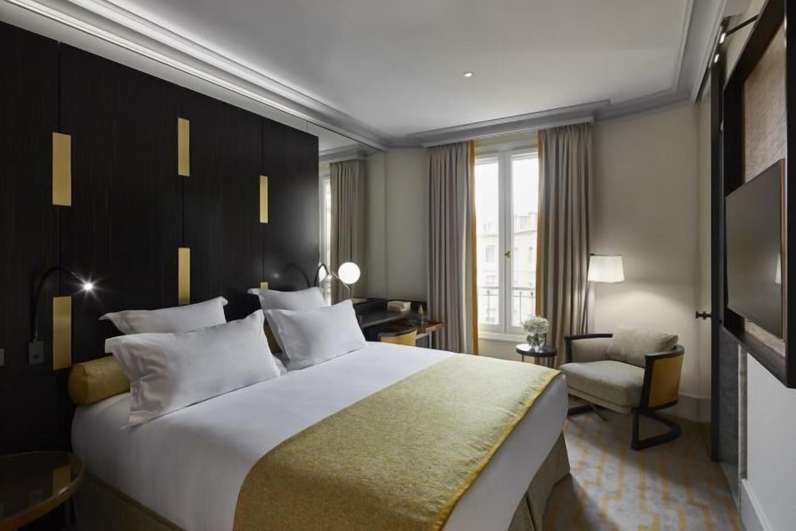 Luxe beddengoed, een minibar, een kluis op de kamer, een bureau
