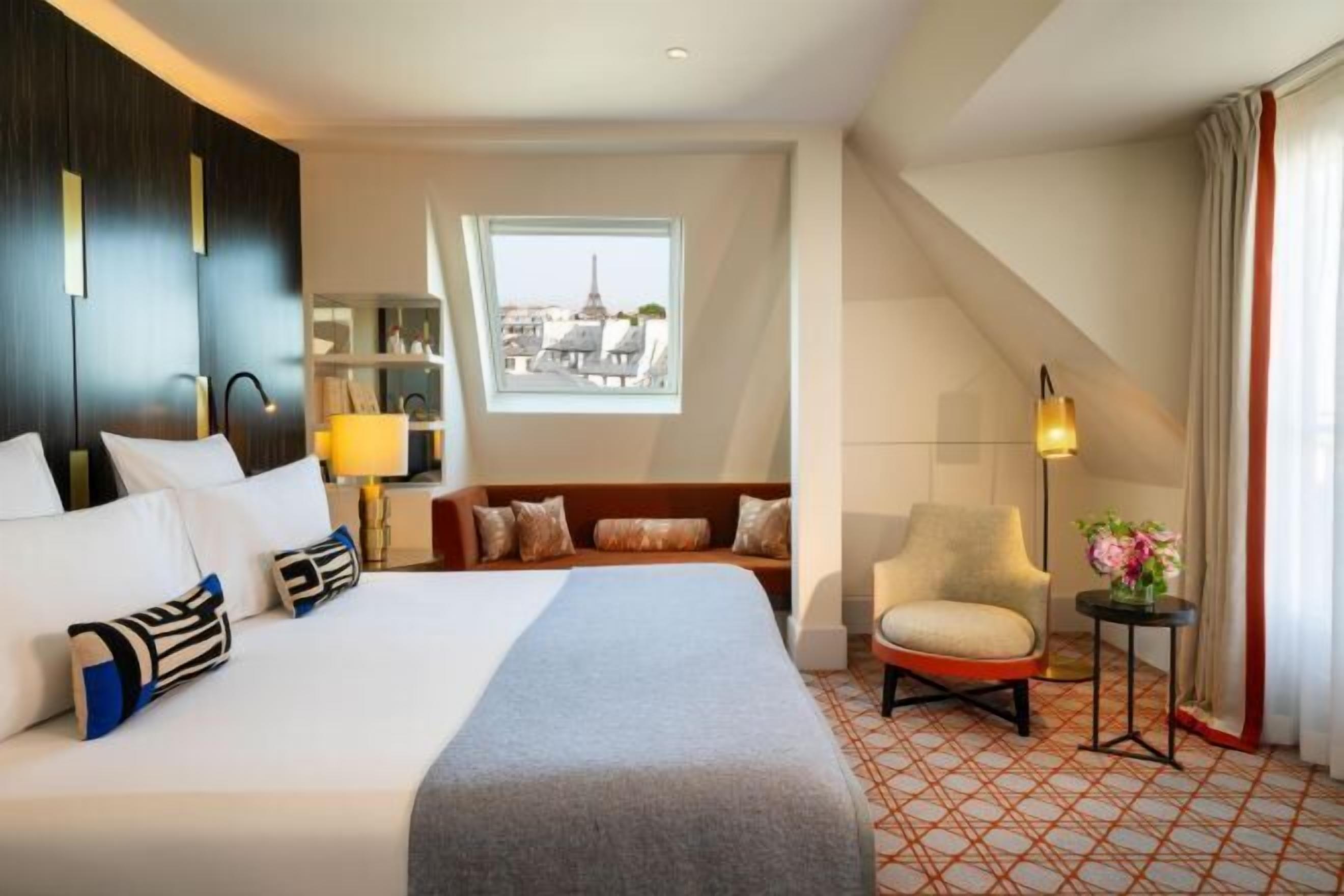 Luxe beddengoed, een minibar, een kluis op de kamer, een bureau