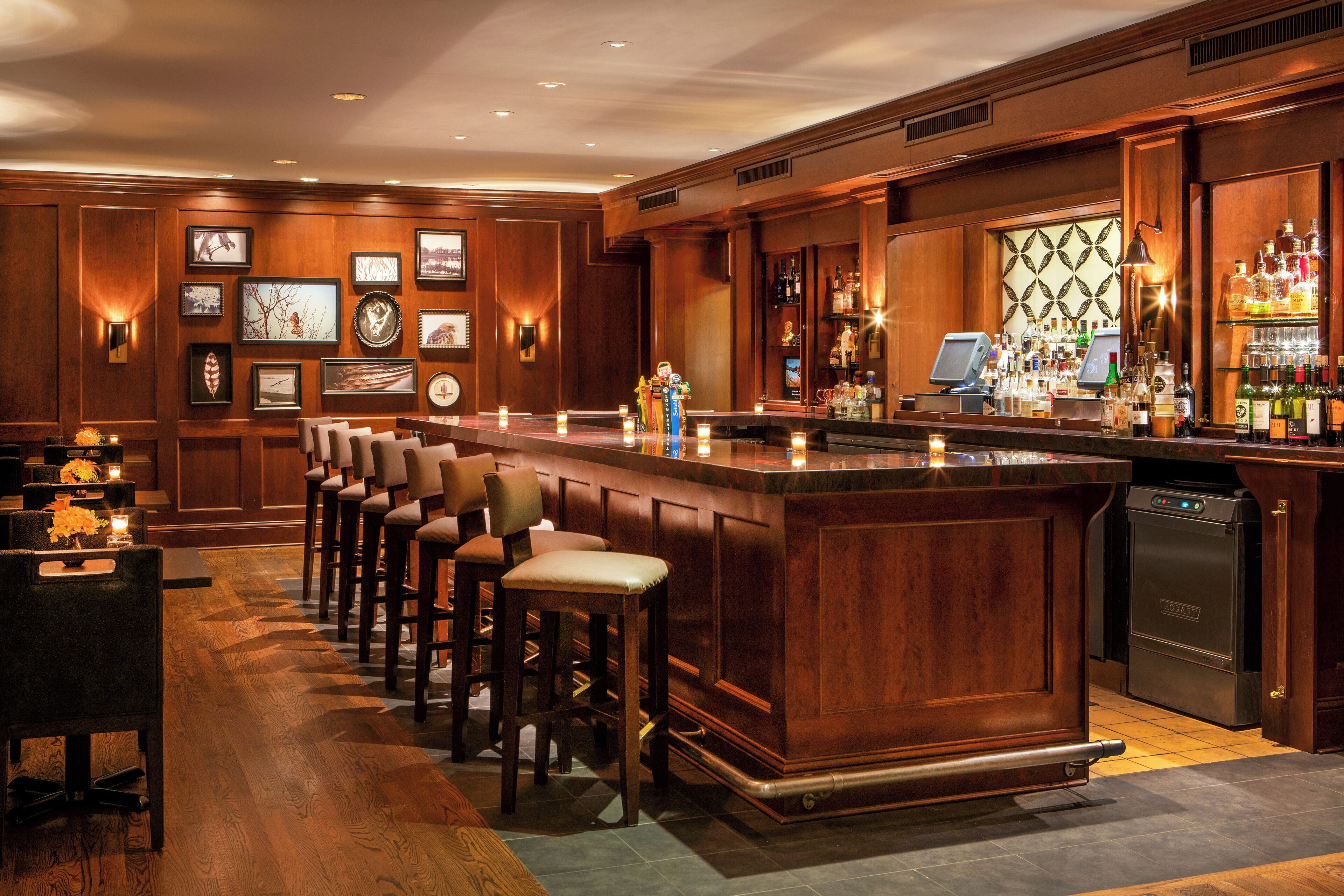 4 restaurants; breakfast, lunch and dinner served 