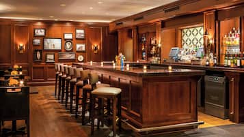 4 restaurants; breakfast, lunch and dinner served