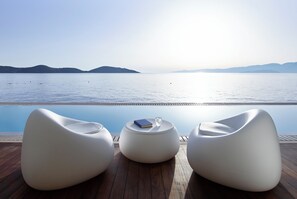 Presidential Bungalow Suite Waterfront Private Pool | 1 bedroom, hypo-allergenic bedding, minibar, in-room safe - Elounda Beach Hotel & Villas, a Member of the Leading Hotels of the World (Agios Nikolaos)
