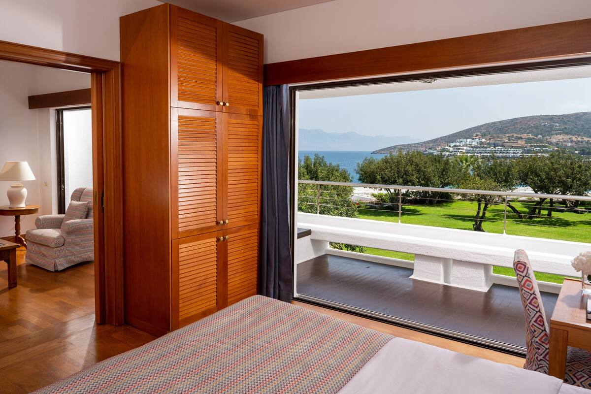Phòng Suite dành cho gia đình, 2 phòng ngủ | 1 phòng ngủ, bộ đồ giường kháng dị ứng, minibar, két bảo mật tại phòng 