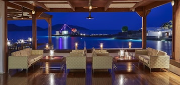 5 restaurantes; se sirve almuerzo, cena y brunch; cocina mediterránea