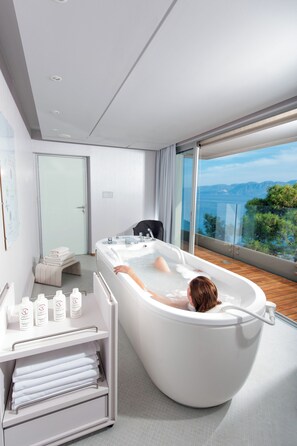 Behandelingskamers voor koppels, een sauna, een bubbelbad, een stoombad