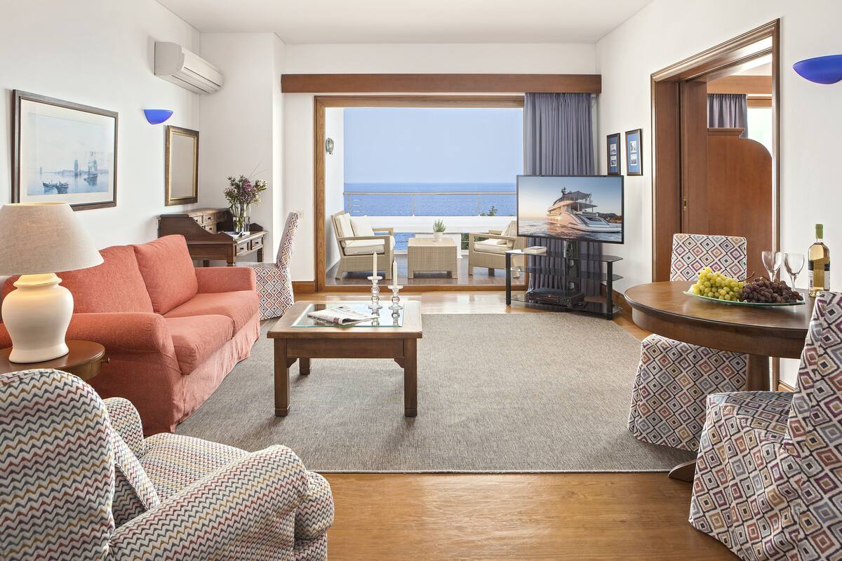 Premium Hotel or Bungalow Suite Sew View | 1 phòng ngủ, bộ đồ giường kháng dị ứng, minibar, két bảo mật tại phòng 
