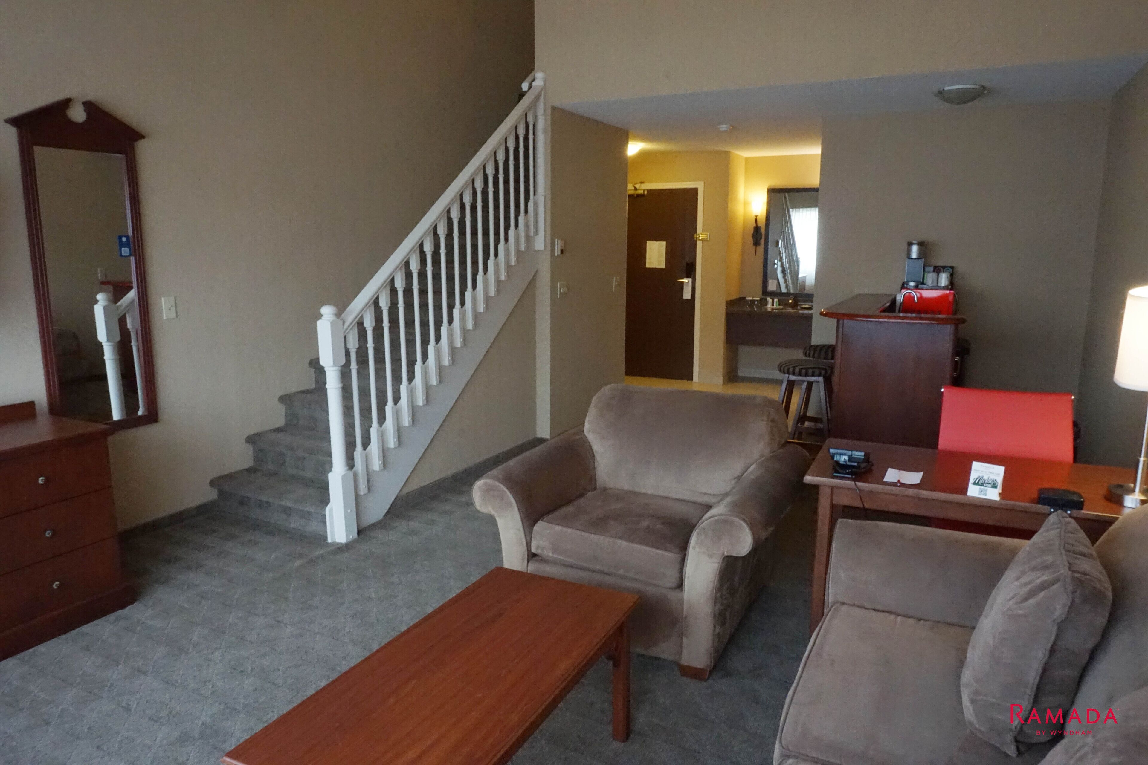 deluxe suite, 1 king bed, non smoking (loft) | in-room safe, desk, blackout curtains, iron/ironing board