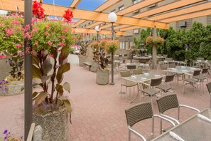 Exterior - Ramada Hotel & Conference Center by Wyndham Kelowna (Kelowna)