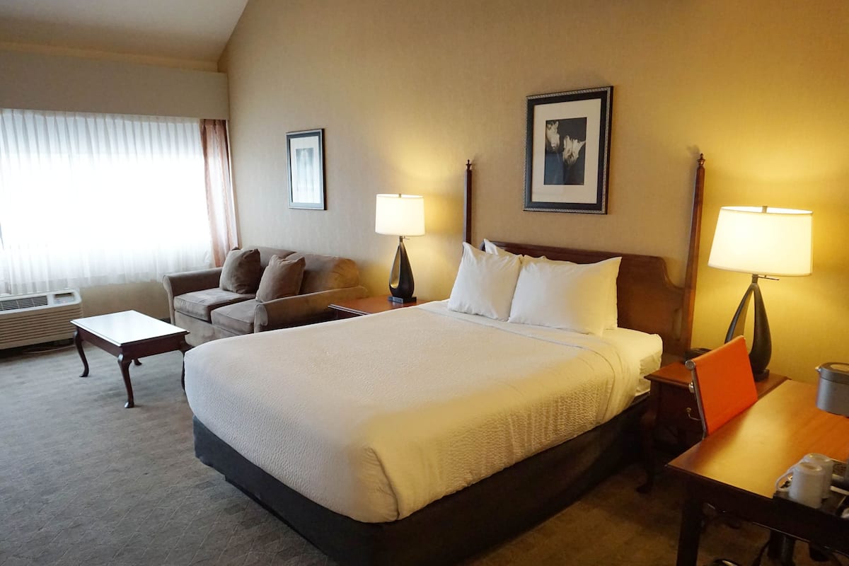 Suite, 2 Queen Beds, Non Smoking (Loft)