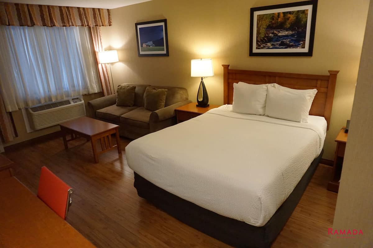 Room, 1 Queen Bed, Accessible, Non Smoking (Mobility, Tub w/ Grab Bars)