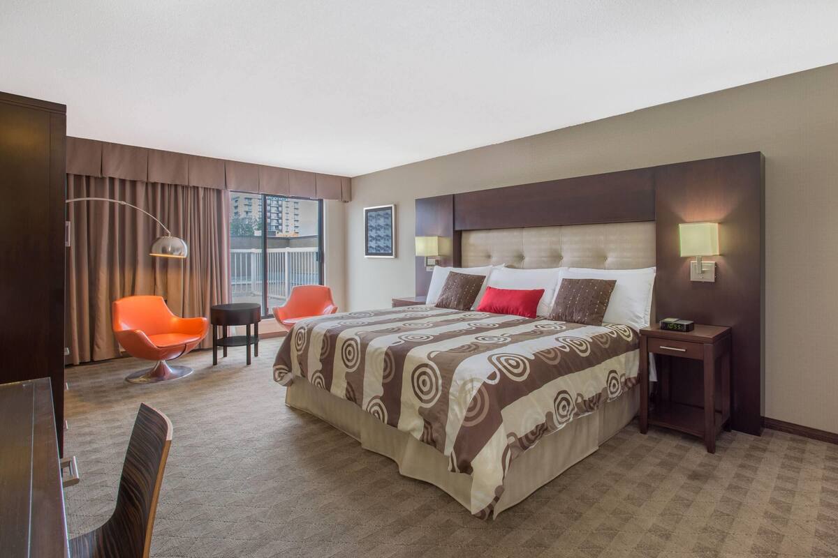 Studio Suite, 1 King Bed, Non Smoking (Mod Squad)