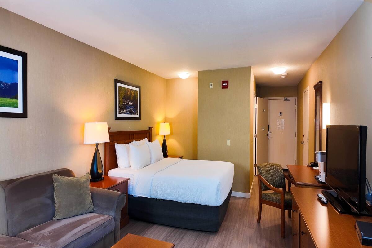 Room, 1 Queen Bed, Accessible, Non Smoking (Mobility, Tub w/ Grab Bars)