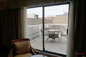 Studiosuite, 1 King-Bett, Nichtraucher (Polynesian) | Terrasse/Patio