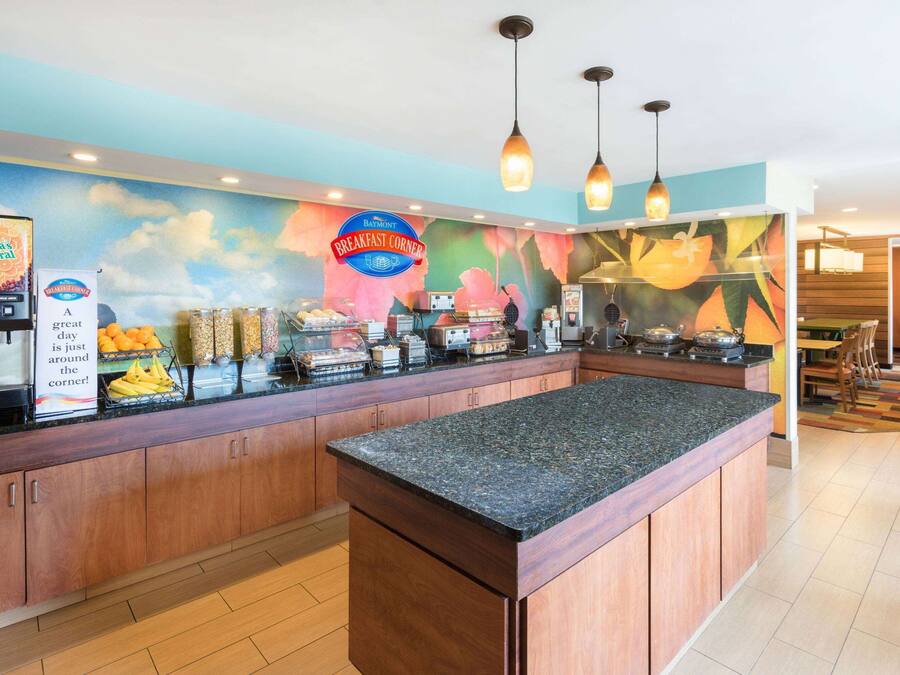 Free daily continental breakfast