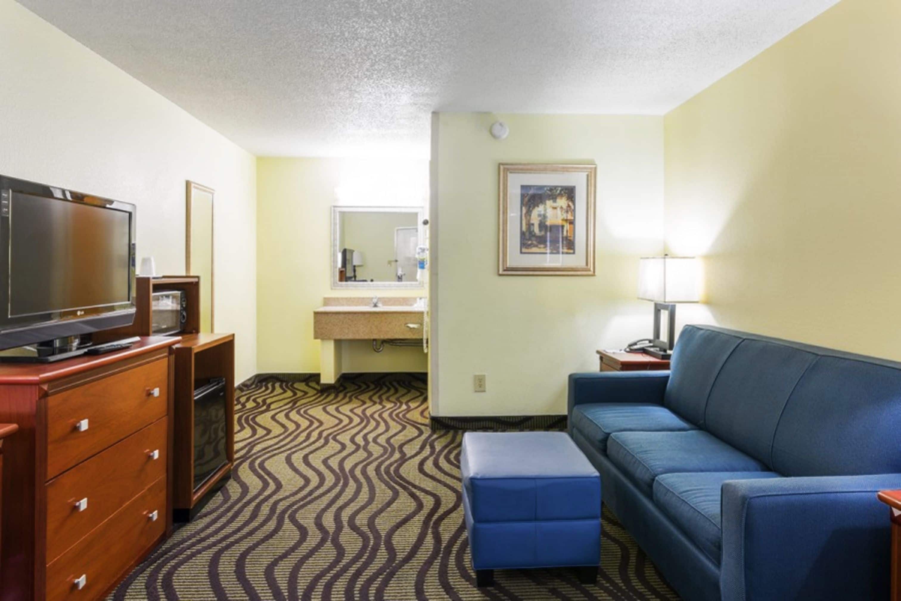 Photo - Baymont by Wyndham Savannah Midtown